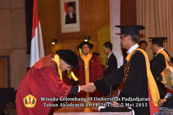 Wisuda Unpad Gel III TA 2014_2015  Fakultas Ilmu Komunikasi oleh Rektor  003