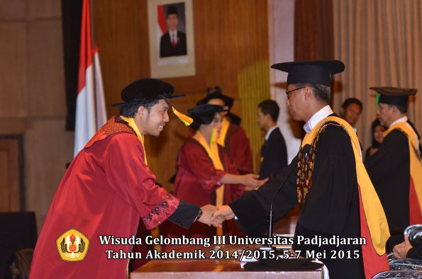 Wisuda Unpad Gel III TA 2014_2015  Fakultas Ilmu Komunikasi oleh Rektor  004