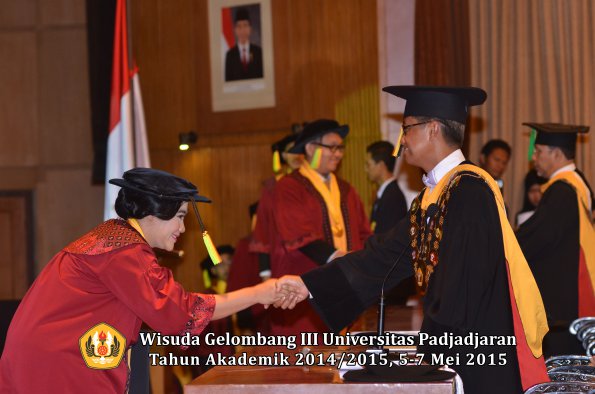 Wisuda Unpad Gel III TA 2014_2015  Fakultas Ilmu Komunikasi oleh Rektor  005