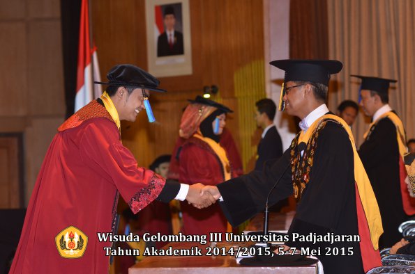 Wisuda Unpad Gel III TA 2014_2015  Fakultas Keperawatan oleh Rektor 005