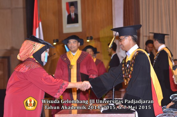 Wisuda Unpad Gel III TA 2014_2015  Fakultas Keperawatan oleh Rektor 006