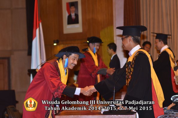Wisuda Unpad Gel III TA 2014_2015  Fakultas Keperawatan oleh Rektor 008