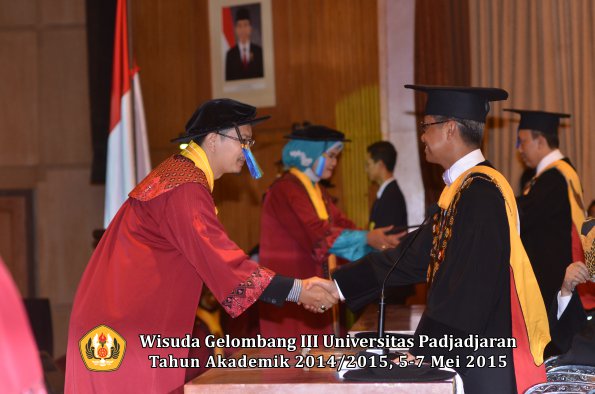 Wisuda Unpad Gel III TA 2014_2015  Fakultas Keperawatan oleh Rektor 018