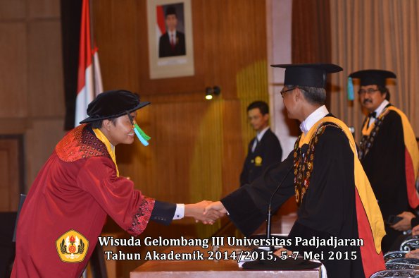 Wisuda Unpad Gel III TA 2014_2015  Fakultas PIK oleh Rektor  007