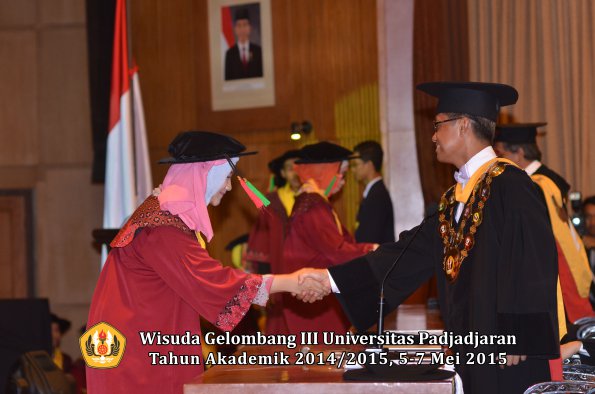 Wisuda Unpad Gel III TA 2014_2015  Fakultas TIP oleh Rektor  001