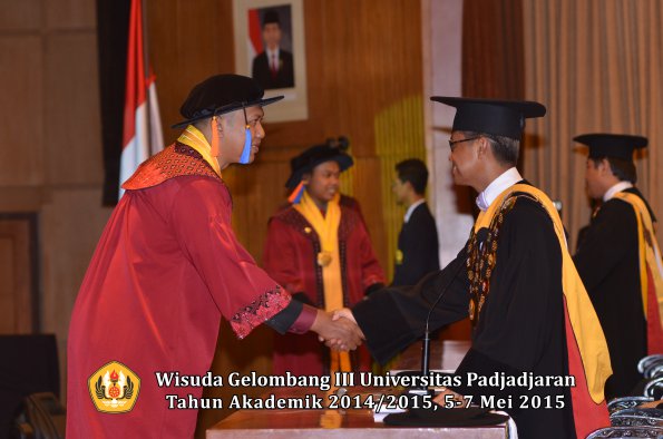 Wisuda Unpad Gel III TA 2014_2015  Fakultas Teknik Geologi oleh Rektor  006