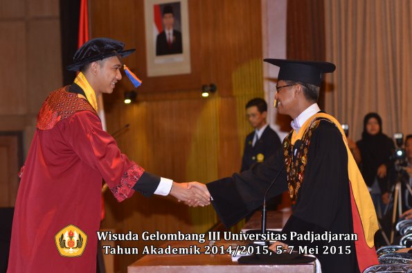 Wisuda Unpad Gel III TA 2014_2015  Fakultas Teknik Geologi oleh Rektor  008