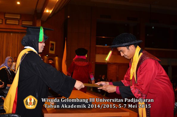 Wisuda Unpad Gel III TA 2014_2015 Fakultas Mipa oleh Dekan  008