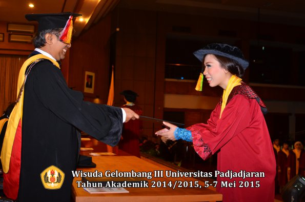 Wisuda Unpad Gel III TA 2014_2015  Fakultas Ilmu Komunikasi oleh Dekan 012