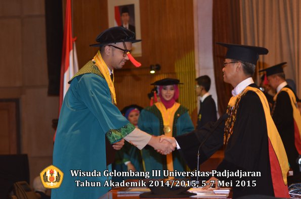 Wisuda Unpad Gel III TA 2014_2015  Fakultas Hukum oleh Rektor 003