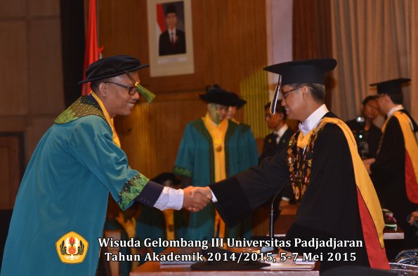 Wisuda Unpad Gel III TA 2014_2015  Fakultas Kedokteran oleh Rektor 012