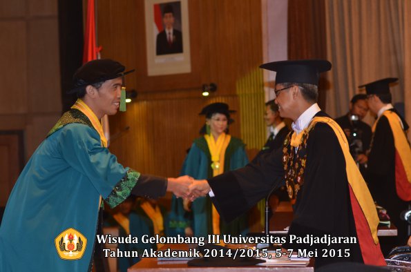 Wisuda Unpad Gel III TA 2014_2015  Fakultas Kedokteran oleh Rektor 051