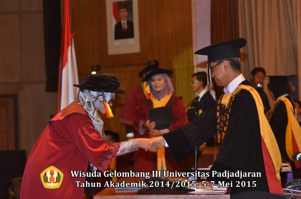 Wisuda Unpad Gel III TA 2014_2015 Fakultas Mipa oleh Rektor 009
