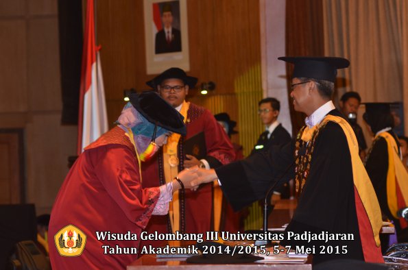 Wisuda Unpad Gel III TA 2014_2015 Fakultas Mipa oleh Rektor 010