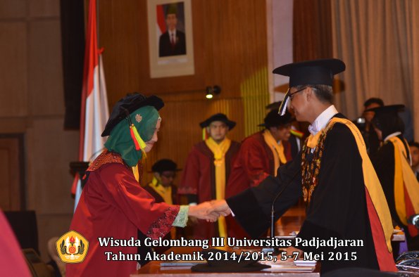 Wisuda Unpad Gel III TA 2014_2015 Fakultas Mipa oleh Rektor 015