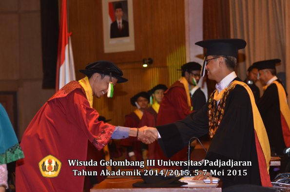 Wisuda Unpad Gel III TA 2014_2015 Fakultas Pertanian oleh Rektor 003