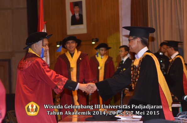 Wisuda Unpad Gel III TA 2014_2015 Fakultas ISIP oleh Rektor 010