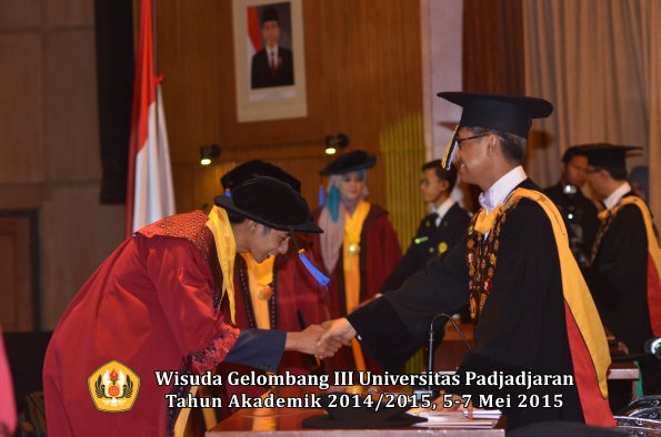 Wisuda Unpad Gel III TA 2014_2015 Fakultas ISIP oleh Rektor 018
