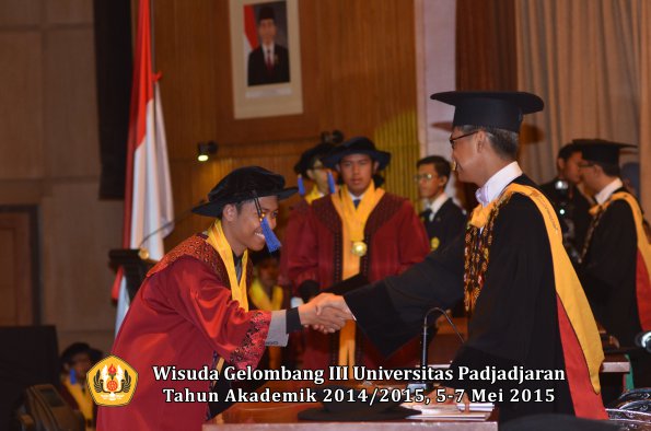 Wisuda Unpad Gel III TA 2014_2015 Fakultas ISIP oleh Rektor 023