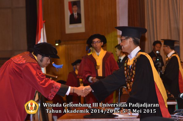 Wisuda Unpad Gel III TA 2014_2015 Fakultas ISIP oleh Rektor 024