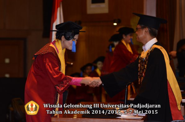 Wisuda Unpad Gel III TA 2014_2015 Fakultas ISIP oleh Rektor 033