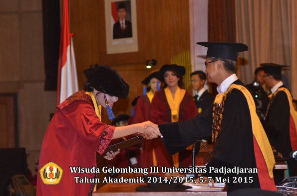 Wisuda Unpad Gel III TA 2014_2015 Fakultas ISIP oleh Rektor 035
