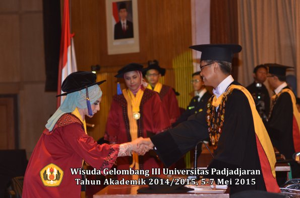 Wisuda Unpad Gel III TA 2014_2015 Fakultas ISIP oleh Rektor 041