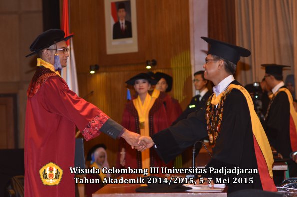 Wisuda Unpad Gel III TA 2014_2015 Fakultas ISIP oleh Rektor 043