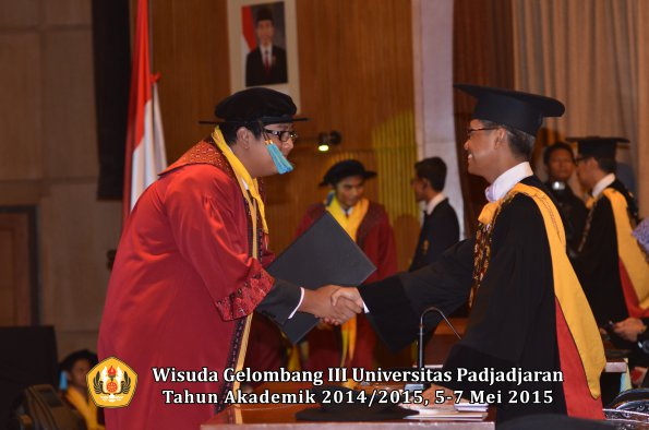 Wisuda Unpad Gel III TA 2014_2015  Fakultas Ilmu Budaya oleh Rektor  009
