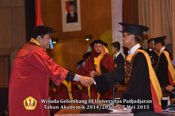 Wisuda Unpad Gel III TA 2014_2015  Fakultas Ilmu Budaya oleh Rektor  011