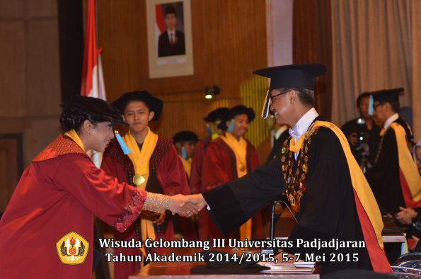Wisuda Unpad Gel III TA 2014_2015  Fakultas Ilmu Budaya oleh Rektor  013