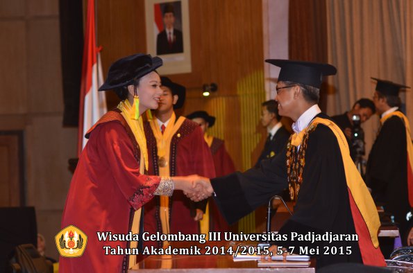 Wisuda Unpad Gel III TA 2014_2015  Fakultas Ilmu Komunikasi oleh Rektor 015