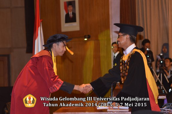 Wisuda Unpad Gel III TA 2014_2015  Fakultas Ilmu Komunikasi oleh Rektor 017