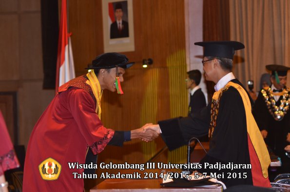 Wisuda Unpad Gel III TA 2014_2015  Fakultas TIP oleh Rektor 010