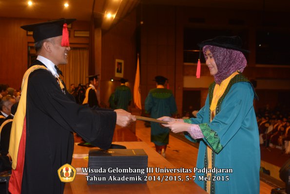 Wisuda Unpad Gel III TA 2014_2015  Fakultas Hukum oleh Dekan 012