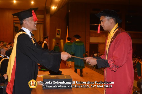 Wisuda Unpad Gel III TA 2014_2015  Fakultas Hukum oleh Dekan 020