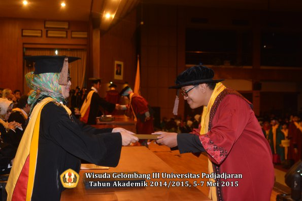 Wisuda Unpad Gel III TA 2014_2015  Fakultas Peternakan oleh Dekan  011
