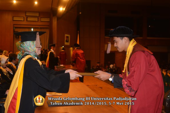 Wisuda Unpad Gel III TA 2014_2015  Fakultas Peternakan oleh Dekan  016