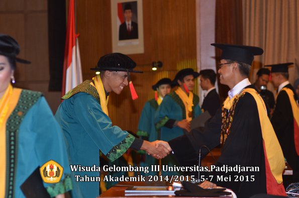 Wisuda Unpad Gel III TA 2014_2015  Fakultas Hukum oleh Rektor 008