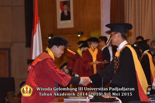 Wisuda Unpad Gel III TA 2014_2015 Fakultas Mipa oleh Rektor  003