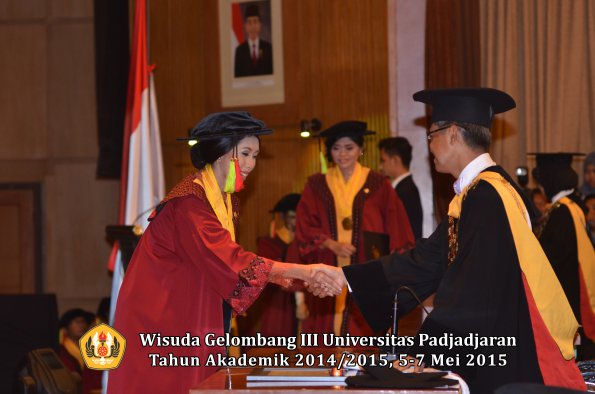 Wisuda Unpad Gel III TA 2014_2015 Fakultas Mipa oleh Rektor  011