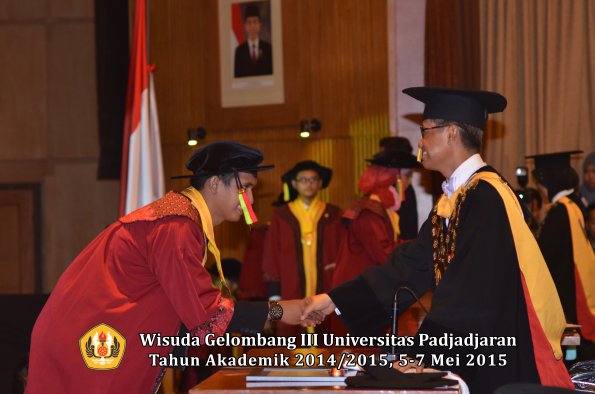 Wisuda Unpad Gel III TA 2014_2015 Fakultas Mipa oleh Rektor  014
