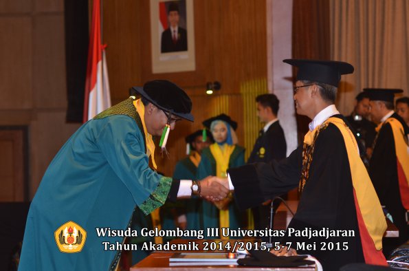 Wisuda Unpad Gel III TA 2014_2015 Fakultas Pertanian oleh Rektor  001
