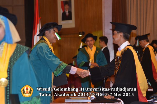 Wisuda Unpad Gel III TA 2014_2015 Fakultas Pertanian oleh Rektor  003