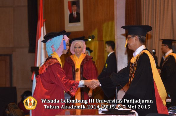 Wisuda Unpad Gel III TA 2014_2015 Fakultas ISIP oleh Rektor  001