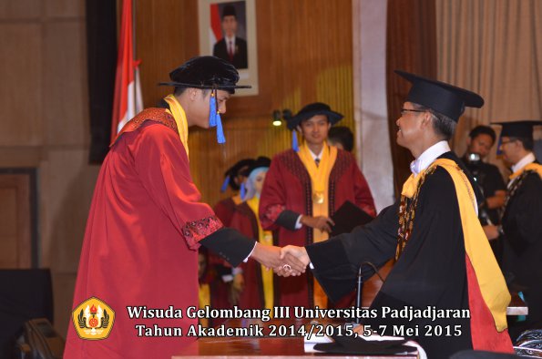 Wisuda Unpad Gel III TA 2014_2015 Fakultas ISIP oleh Rektor  022