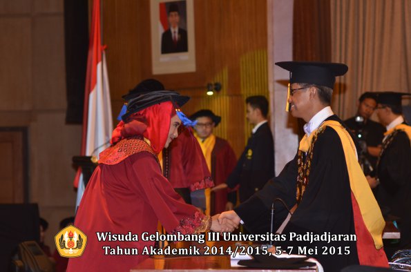 Wisuda Unpad Gel III TA 2014_2015 Fakultas ISIP oleh Rektor  026