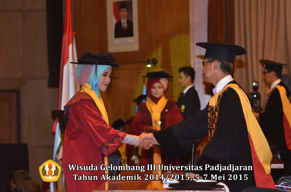 Wisuda Unpad Gel III TA 2014_2015  Fakultas Ilmu Budaya oleh Rektor 003