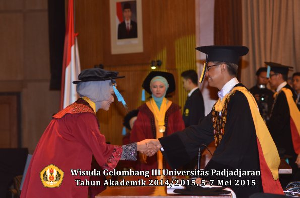Wisuda Unpad Gel III TA 2014_2015  Fakultas Ilmu Budaya oleh Rektor 013