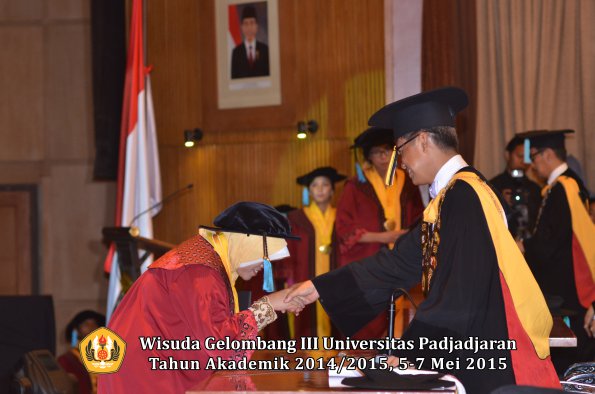Wisuda Unpad Gel III TA 2014_2015  Fakultas Ilmu Budaya oleh Rektor 016